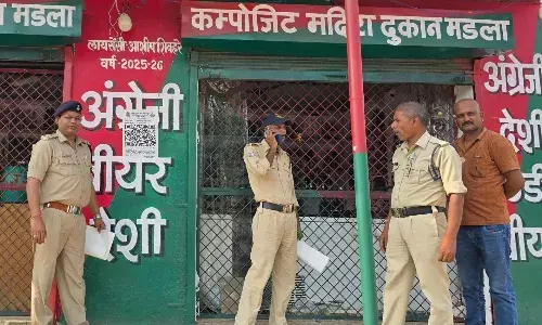 निर्धारित मूल्य से अधिक दाम लेने पर शराब दुकानों पर ६ लाख से अधिक का जुर्माना