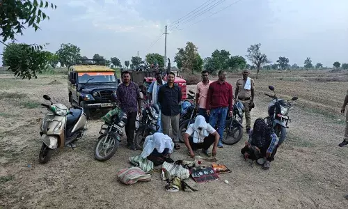 चंद्रपुर के मुर्गा बाजार पर पुलिस ने मारा छापा, लाखों का माल जब्त