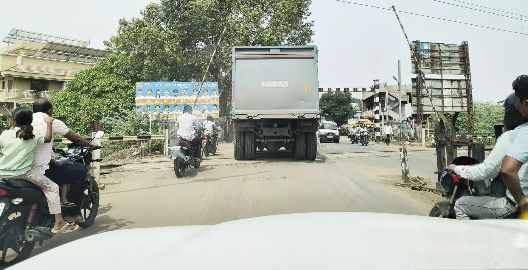 भंडारा में बिना नंबर के वाहनों से खनिज का हो रहा परिवहन भंडारा में बिना नंबर के वाहनों से खनिज का हो रहा परिवहन