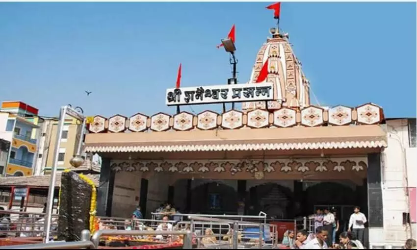 शनि शिंगणापुर देवस्थान ने 167 कर्मचारियों को निकाला, 114 मुस्लिम भी शामिल शनि शिंगणापुर देवस्थान ने 167 कर्मचारियों को निकाला, 114 मुस्लिम भी शामिल