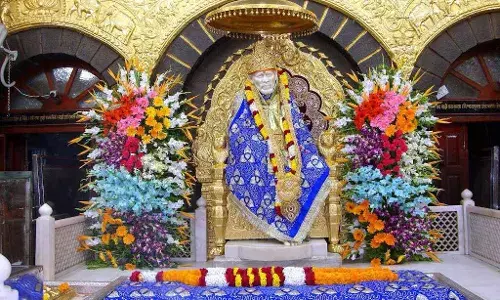 साई मंदिर में अब फूल चढ़ा सकेंगे भक्त, देशभर में हाई अलर्ट के दौरान लगी थी रोक