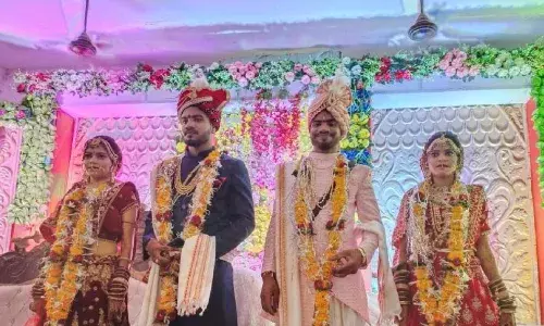 ट्विन्स वेडिंग...जुड़वा बहनों ने रचाया जुड़वा भाइयों से विवाह