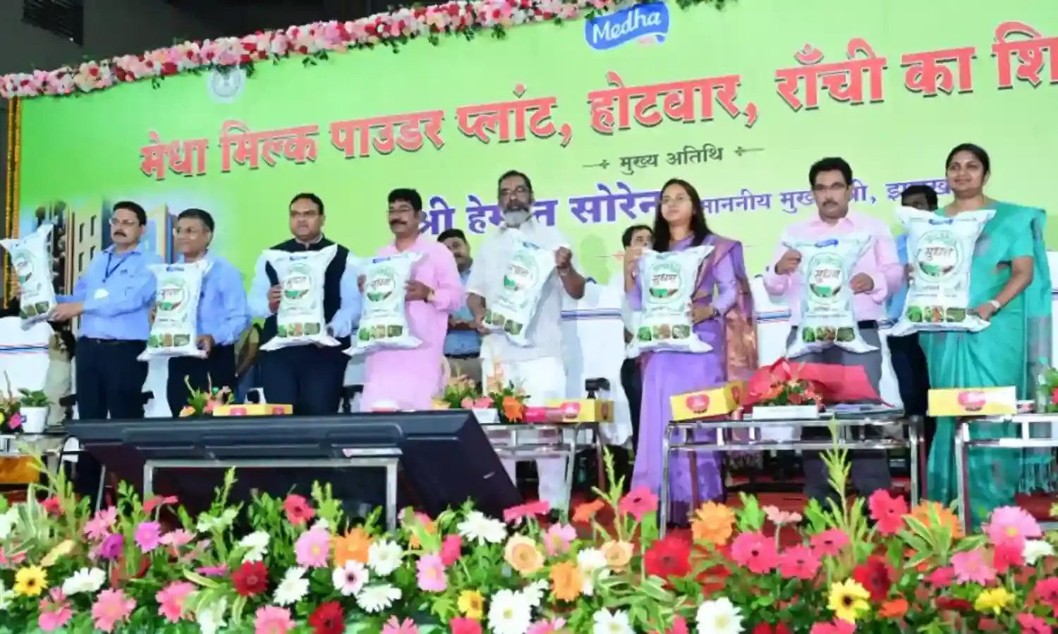 मुख्यमंत्री हेमंत सोरेन ने मेधा डेयरी प्लांट परिसर, होटवार, रांची में राज्य के पहले मिल्क पाउडर प्लांट की रखी आधारशिला