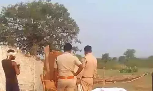 बिना नोटिस दिये ही जेसीबी से ढहा दिया गरीब का आशियाना