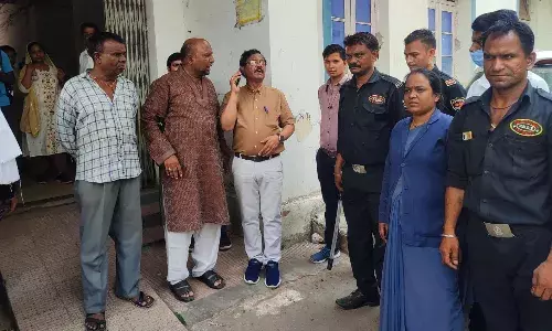 जिला अस्पताल..तीन माह से नहीं मिला वेतन, हड़ताल पर सुरक्षाकर्मी