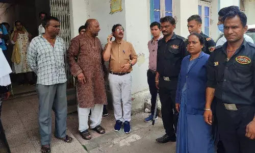 तीन माह से नहीं मिला वेतन, हड़ताल पर सुरक्षाकर्मी, अधिकारियों की समझाइश के बाद काम पर लौटे
