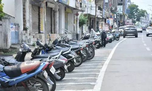 नागपुर में 13,000 से ज्यादा दोपहिया और 4,000 से अधिक चार पहिया वाहनों की स्ट्रीट पार्किंग व्यवस्था