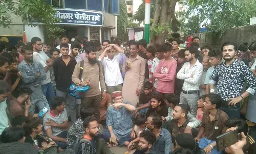 मुंबई के गोवंडी में डंपर ने चार लोगों को उड़ाया, हादसे में चारों स्कूटी सवार की मौत