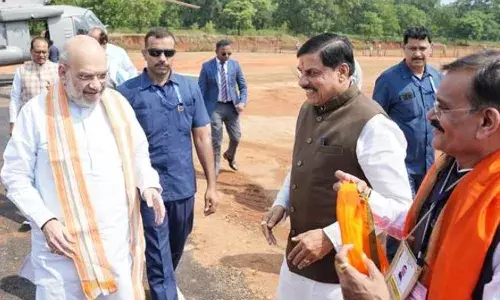 मुख्यमंत्री डॉ. मोहन यादव ने पचमढ़ी हेलीपैड पर केंद्रीय गृह मंत्री अमित शाह का किया आत्मीय स्वागत