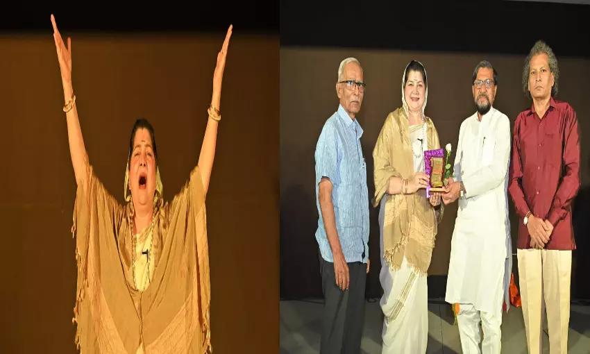 पर्दे में रहनेवाली महिलाओं को दिखायी शिक्षा की राह, अहिल्याबाई नाट्य ने किया भावविभोर पर्दे में रहनेवाली महिलाओं को दिखायी शिक्षा की राह, अहिल्याबाई नाट्य ने किया भावविभोर