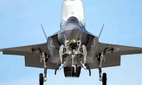 यके नेवी के एक F-35 फाइटर जेट को कम ईंधन के कारण तिरुवनंतपुरम अंतर्राष्ट्रीय एयरोपर्ट पर इमरजेंसी लैंडिंग