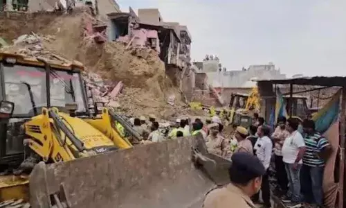 मथुरा में हुआ दर्दनाक हादसा, खुदाई के दौरान गिरी बहुमंजिला इमारत, तीन की मौत