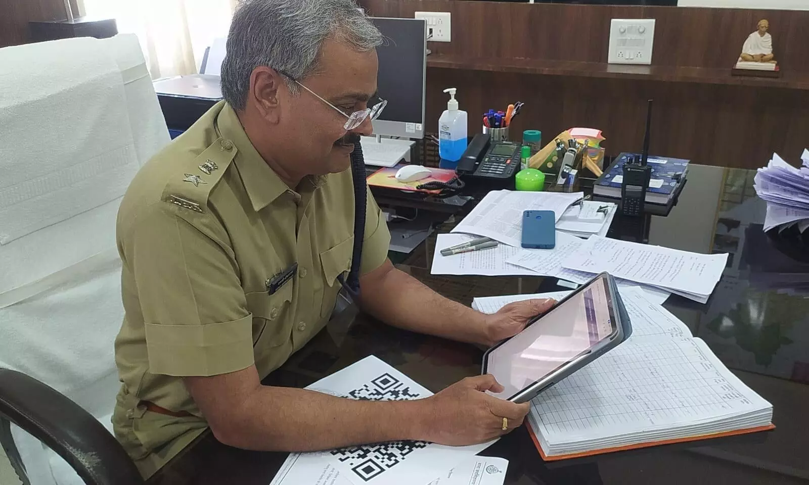 भास्कर मंडे पॉजिटिव- जनता बता रही पुलिस का व्यवहार कैसा भास्कर मंडे पॉजिटिव- जनता बता रही पुलिस का व्यवहार कैसा