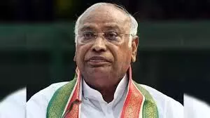 कांग्रेस ने कहा - सरकार ने मनरेगा पर खर्च को रोक कर गरीब के जीवन पर किया आघात कांग्रेस ने कहा - सरकार ने मनरेगा पर खर्च को रोक कर गरीब के जीवन पर किया आघात