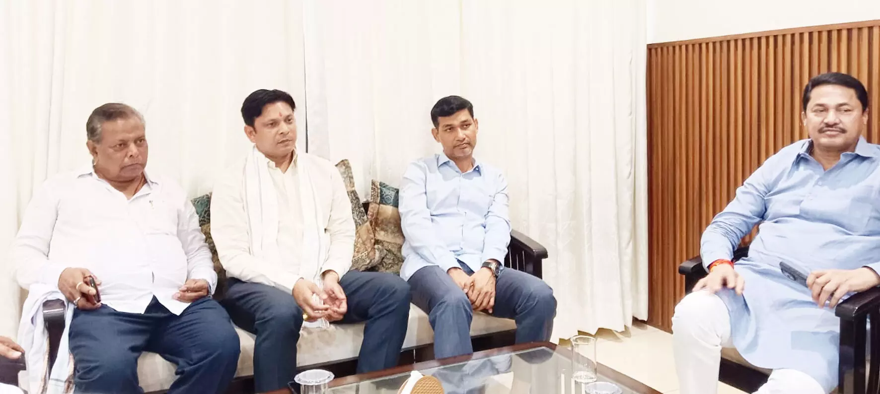 सहकार क्षेत्र के चुनाव में शिंदे की शिवसेना और कांग्रेस ने मिलाया हाथ सहकार क्षेत्र के चुनाव में शिंदे की शिवसेना और कांग्रेस ने मिलाया हाथ