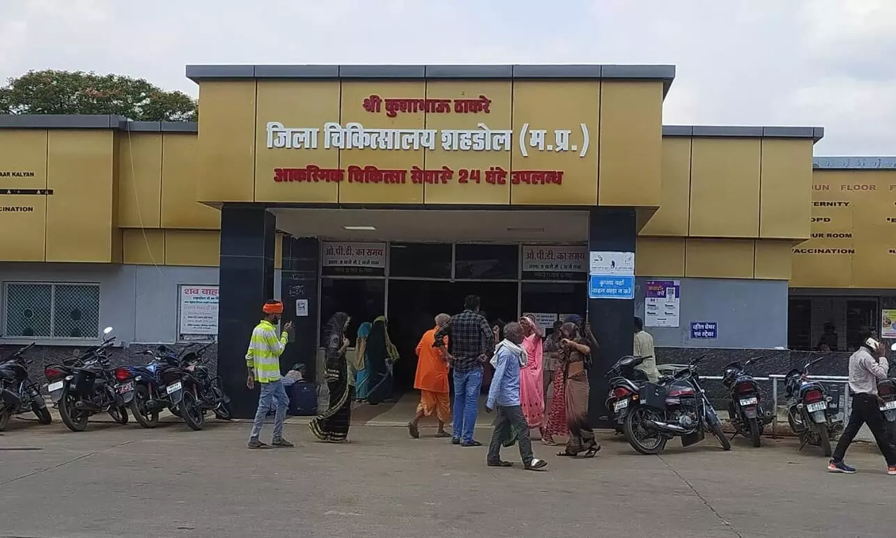 लेटलतीफी- इमरजेंसी में भी डॉक्टर को आने में लग गए 45 मिनट लेटलतीफी- इमरजेंसी में भी डॉक्टर को आने में लग गए 45 मिनट