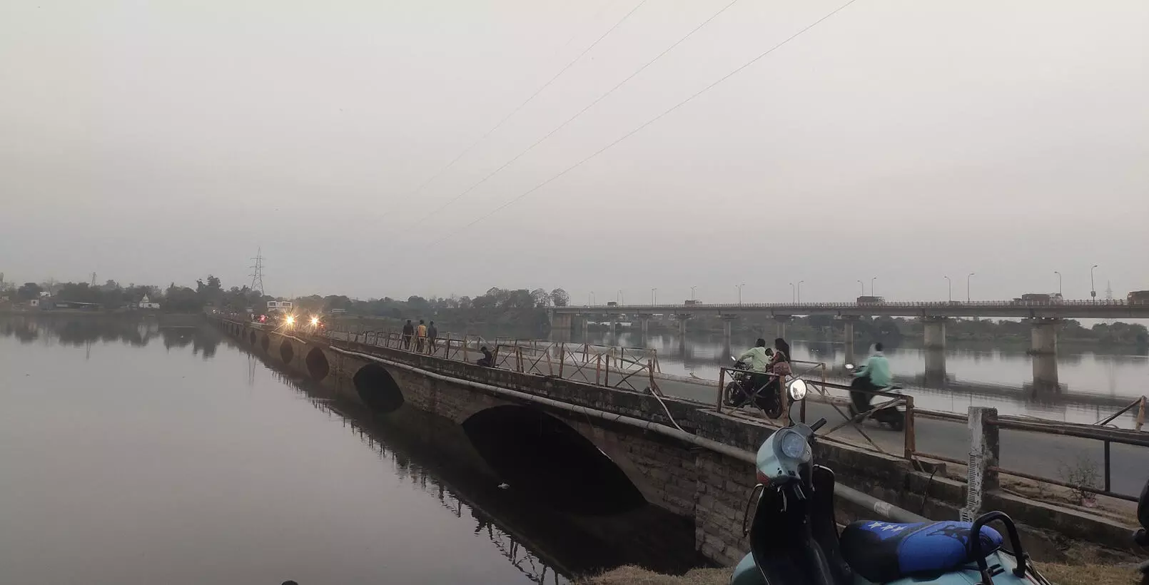 96 वर्ष पुराने वैनगंगा नदी पर बने पुल को ढहाने की तैयारी 96 वर्ष पुराने वैनगंगा नदी पर बने पुल को ढहाने की तैयारी