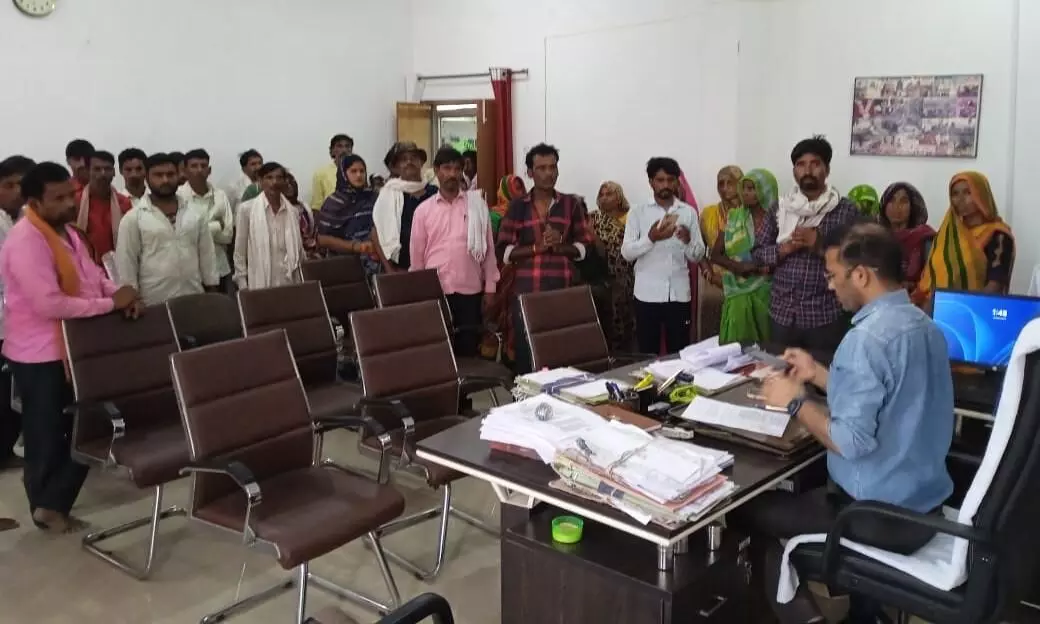 सार्वजनिक कुएं के रास्ते पर विवाद, ग्रामीण परेशान सार्वजनिक कुएं के रास्ते पर विवाद, ग्रामीण परेशान