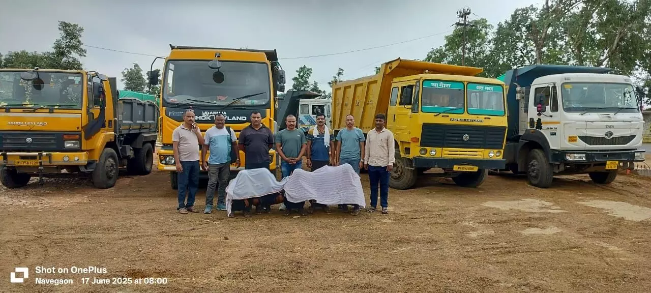 भंडारा में 5 टिप्पर, 23 ब्रास रेत समेत एक करोड़ 11 लाख रुपए का माल जब्त भंडारा में 5 टिप्पर, 23 ब्रास रेत समेत एक करोड़ 11 लाख रुपए का माल जब्त