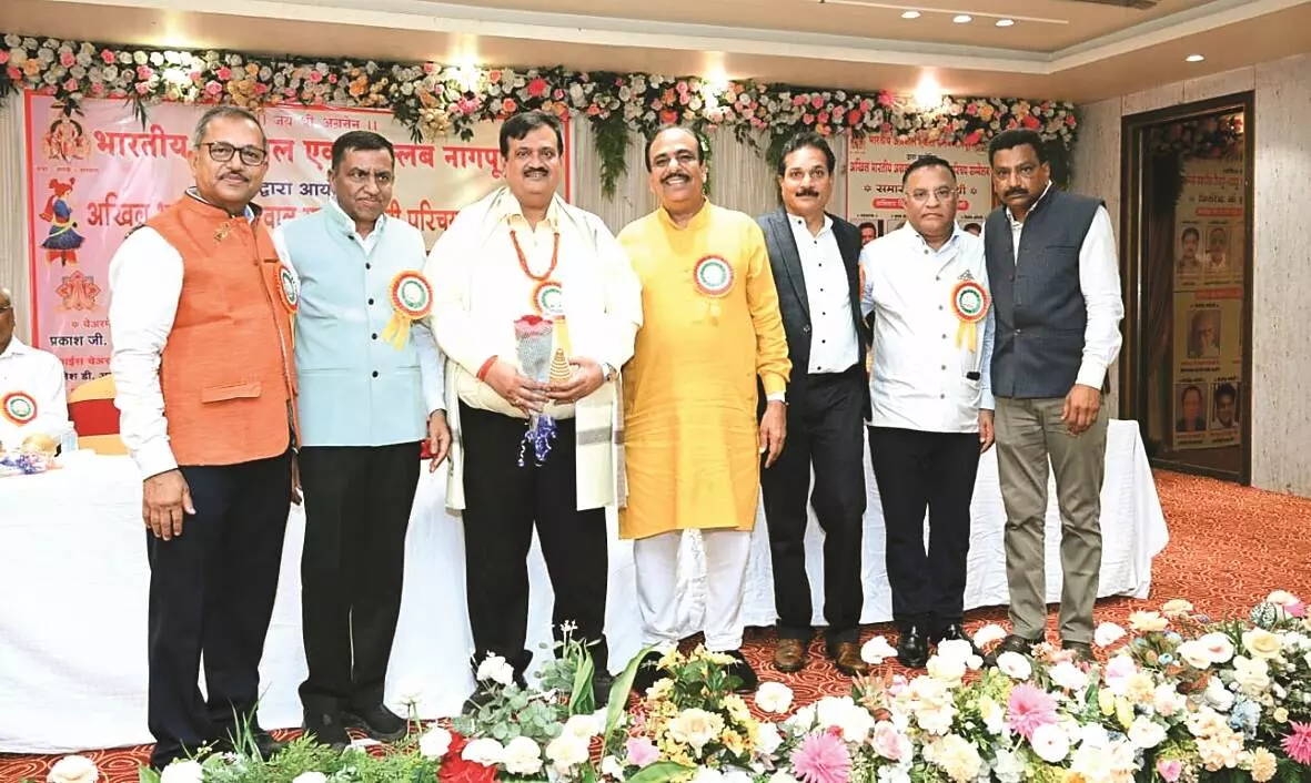 भागदौड़ की जिंदगी में वैवाहिक संबंध तलाशना काफी मुश्किल भरा काम : शिवकिसन अग्रवाल भागदौड़ की जिंदगी में वैवाहिक संबंध तलाशना काफी मुश्किल भरा काम : शिवकिसन अग्रवाल