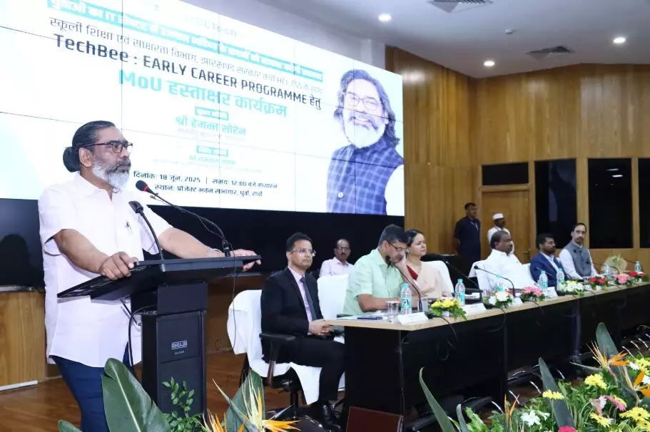 CM हेमंत सोरेन की उपस्थिति में स्कूली शिक्षा एवं साक्षरता विभाग तथा एचसीएल टेक के बीच टेक बी कार्यक्रम के लिए हुआ एमओयू CM हेमंत सोरेन की उपस्थिति में स्कूली शिक्षा एवं साक्षरता विभाग तथा एचसीएल टेक के बीच टेक बी कार्यक्रम के लिए हुआ एमओयू
