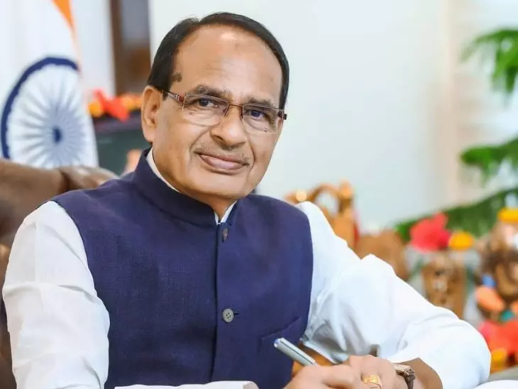 कृषि और किसानों की बेहतरी के लिए खेतों में जाएंगे शिवराज, अधिकारियों को भी दिया निर्देश कृषि और किसानों की बेहतरी के लिए खेतों में जाएंगे शिवराज, अधिकारियों को भी दिया निर्देश