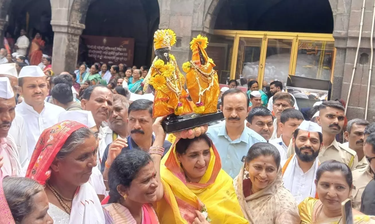 क्या देना है - क्या नहीं, भगवान के हाथ में है, पांडुरंग सबकी प्रार्थना सुनते हैं - सुनेत्रा पवार क्या देना है - क्या नहीं, भगवान के हाथ में है, पांडुरंग सबकी प्रार्थना सुनते हैं - सुनेत्रा पवार