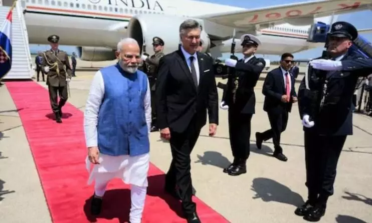 क्रोएशिया पहुंचे पीएम मोदी ने आतंकवाद को बताया मानवता का दुश्मन, प्रधानमंत्री आंद्रेज प्लेंकोविच से हुई द्विपक्षीय बातचीत क्रोएशिया पहुंचे पीएम मोदी ने आतंकवाद को बताया मानवता का दुश्मन, प्रधानमंत्री आंद्रेज प्लेंकोविच से हुई द्विपक्षीय बातचीत