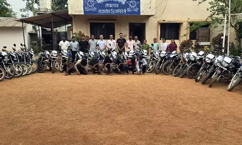 गडचिरोली  से चोरी के वाहनों के फर्जी दस्तावेज बनाकर बेच रहे थे छत्तीसगढ़ , पकड़ाए आरोपी