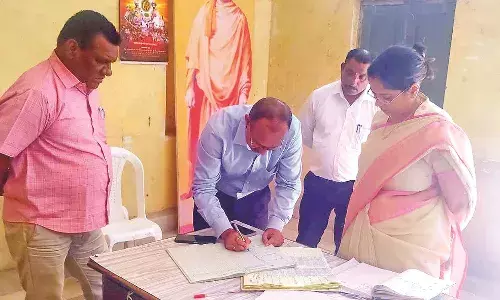 मनपा के हाजरी रजिस्टर में दर्ज की उपस्थिति, काम से 92 कर्मचारी गायब