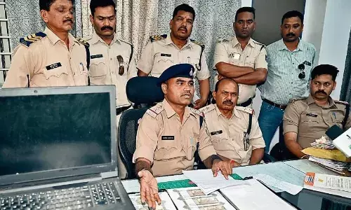 एक कमरे में लैपटॉप, प्रिंटर से तैयार कर लेते थे नोट