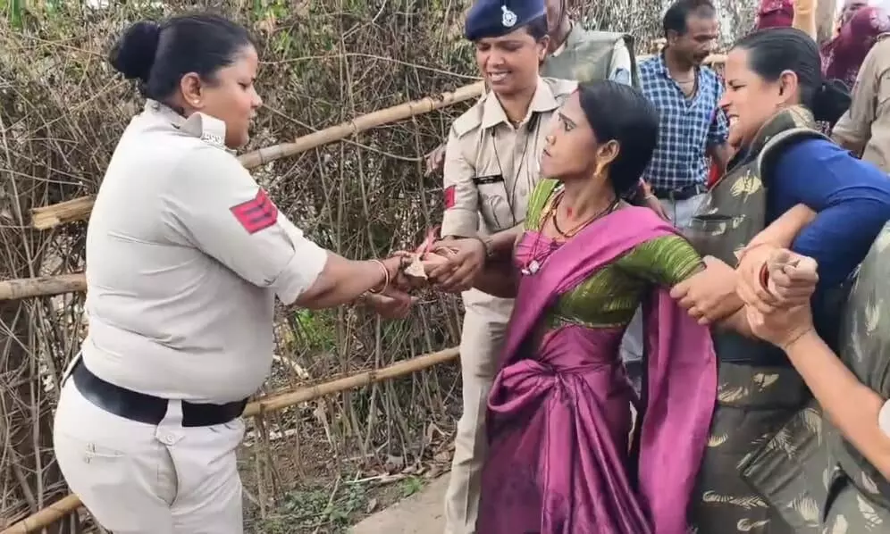 अतिक्रमण हटाने पहुंचे अमले से जा भिड़े कब्जाधारी अतिक्रमण हटाने पहुंचे अमले से जा भिड़े कब्जाधारी