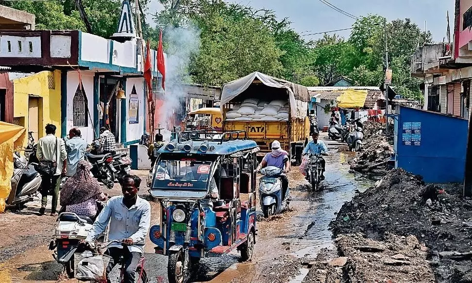पानी-पानी दिखे दावे, मामूली बारिश में ही कई क्षेत्रों में भरा पानी, निकलना भी हो रहा मुश्किल पानी-पानी दिखे दावे, मामूली बारिश में ही कई क्षेत्रों में भरा पानी, निकलना भी हो रहा मुश्किल