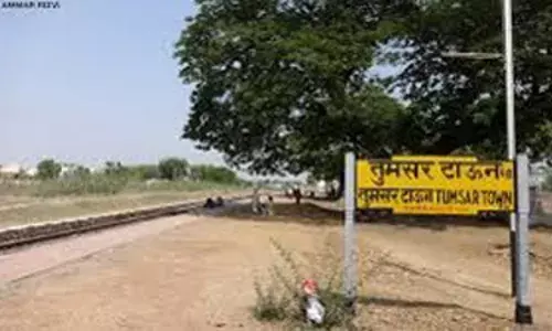 तुमसर रोड से तिरोड़ी के बीच चलने वाली डेमू  ट्रेन हर बुधवार को बिना सूचना दिए रद्द की जा रही