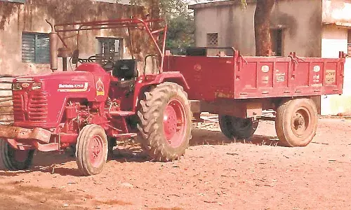 कृषि कार्य के नाम पर चंद्रपुर में ट्रैक्टरों का हो रहा व्यावसायिक इस्तेमाल