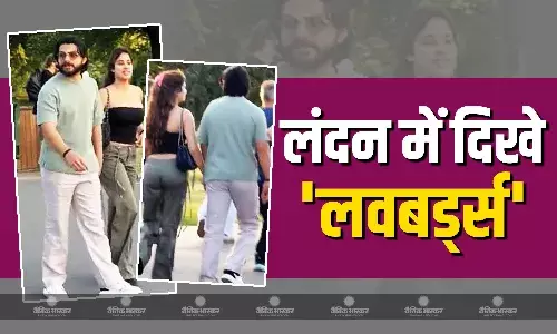 लंदन की सड़कों पर बॉयफ्रेंड शिखर के साथ चिल करती नजर आईं जान्हवी कपूर, ब्लैक और ऑलिव ग्रीन कॉम्बिनेशन के आउटफिट में लगीं डैशिंग!