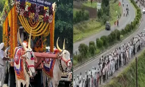 संत मुक्ताबाई की पालकी का स्वागत, वारकरी के भोजन की व्यवस्था में लगे भक्त