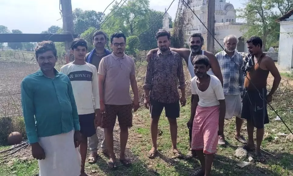 एक सप्ताह से अंधेरे में डूबा नादन ग्राम एक सप्ताह से अंधेरे में डूबा नादन ग्राम