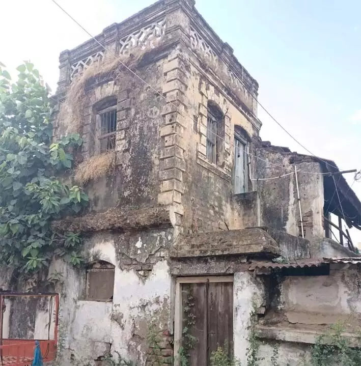 बारिश के दिनों में जर्जर इमारतें ढहने का खतरा बना रहता है, 30 को नोटिस बारिश के दिनों में जर्जर इमारतें ढहने का खतरा बना रहता है, 30 को नोटिस