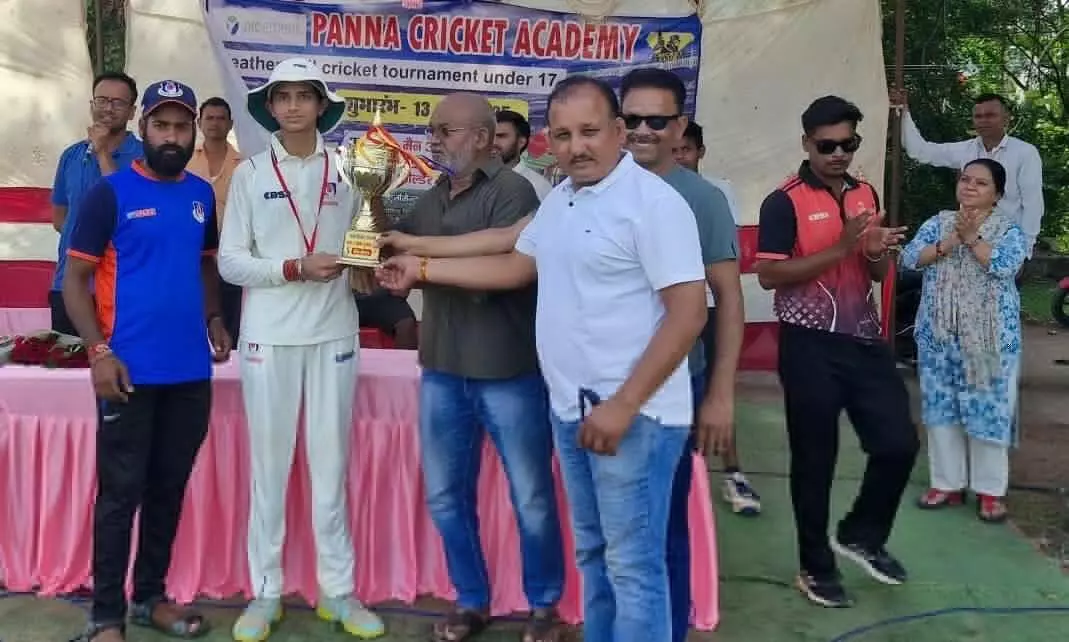 पन्ना को हराकर छतरपुर बनी विजेता, छतरपुर व पन्ना के खिलाडियों को किया गया पुरस्कृत पन्ना को हराकर छतरपुर बनी विजेता, छतरपुर व पन्ना के खिलाडियों को किया गया पुरस्कृत