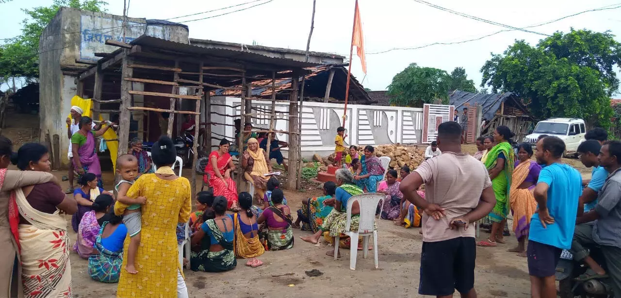 शराब बेची तो नहीं मिलेगा न्यौता, गडचिरोली के ग्रामीणों ने लिया फैसला शराब बेची तो नहीं मिलेगा न्यौता, गडचिरोली के ग्रामीणों ने लिया फैसला