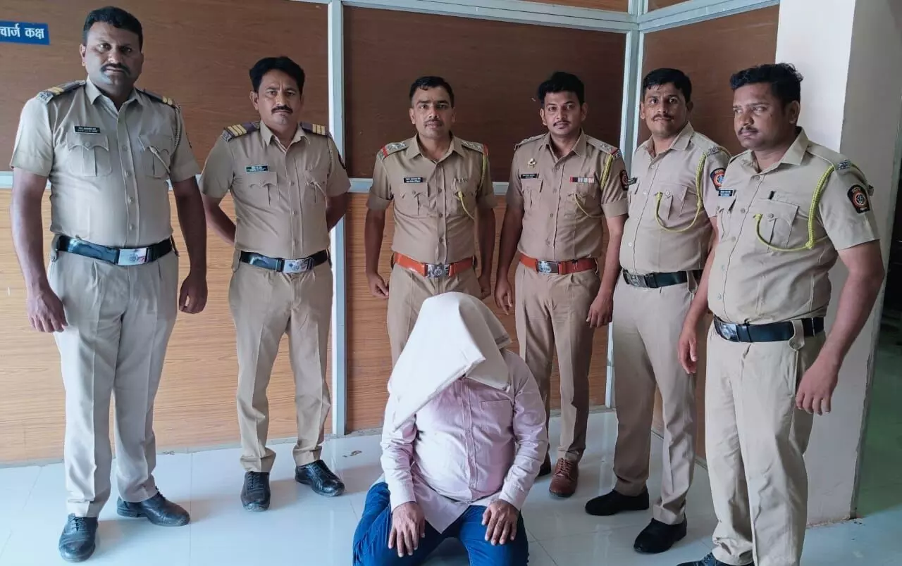 यवतमाल के ढाणकी में छात्रा से छेड़छाड़ करने वाले अध्यापक को पुलिस ने किया गिरफ्तार यवतमाल के ढाणकी में छात्रा से छेड़छाड़ करने वाले अध्यापक को पुलिस ने किया गिरफ्तार