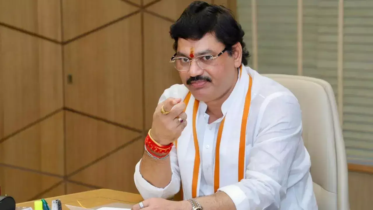 घरेलू हिंसा मामले में राज्य के पूर्व मंत्री धनंजय मुंडे के खिलाफ ट्रायल कोर्ट के अंतरिम आदेश पर रोक घरेलू हिंसा मामले में राज्य के पूर्व मंत्री धनंजय मुंडे के खिलाफ ट्रायल कोर्ट के अंतरिम आदेश पर रोक