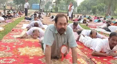 मजहब या मुल्क की दीवार में मत बांधो, BJP नेता मुख्तार अब्बास नकवी ने योग को बताया वैश्विक उपहार मजहब या मुल्क की दीवार में मत बांधो, BJP नेता मुख्तार अब्बास नकवी ने योग को बताया वैश्विक उपहार
