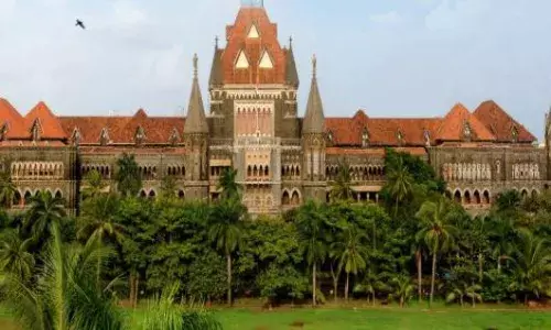 बॉम्बे हाईकोर्ट ने मुंबई लोकल ट्रेन नेटवर्क पर हो रही यात्रियों की मौतों को लेकर गहरी चिंता जताई, कहा जरूरी कदम उठाए रेलवे