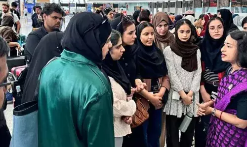 स्वदेश लौटेंगे भारतीय स्टूडेंट्स, ईरान ने खोला एयरस्पेस, 3 चार्टर्ड फ्लाइट्स से रेस्क्यू करेगी भारत सरकार