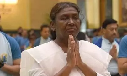राष्ट्रपति द्रौपदी मुर्मू समेत कई नेताओं ने योग दिवस पर योग किया राष्ट्रपति द्रौपदी मुर्मू समेत कई नेताओं ने योग दिवस पर योग किया