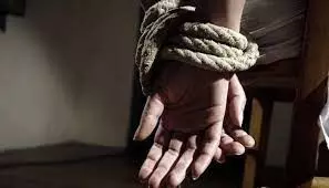 50 हजार रुपए के लिए युवक का अपहरण , दो आरोपी गिरफ्तार, दो हुए फरार 50 हजार रुपए के लिए युवक का अपहरण , दो आरोपी गिरफ्तार, दो हुए फरार