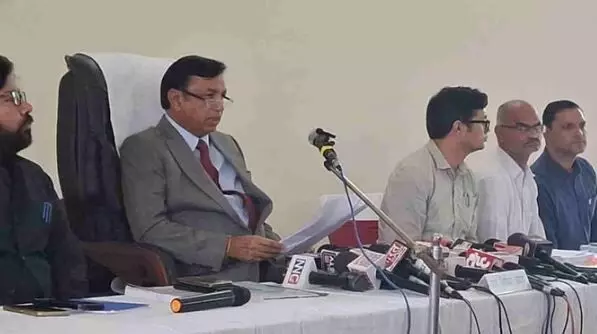 उत्तराखंड में 18 जुलाई को होंगे पंचायत चुनाव, 12 जिलों के 66,418 पदों पर होगी वोटिंग उत्तराखंड में 18 जुलाई को होंगे पंचायत चुनाव, 12 जिलों के 66,418 पदों पर होगी वोटिंग