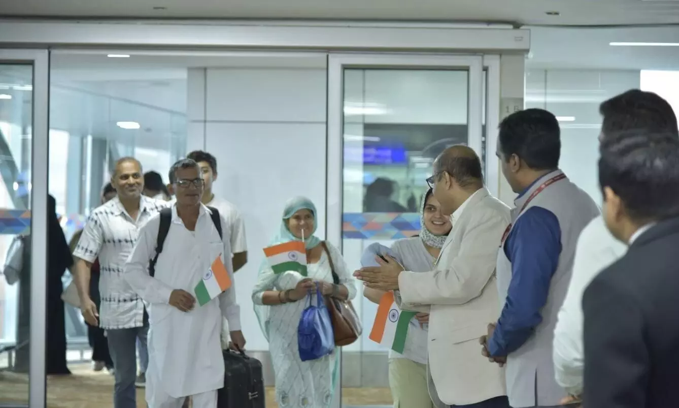 827 लोगों की वतन वापसी, ऑपरेशन सिंधु के तहत नेपाल और श्रीलंका के भी नागिरकों लाया जाएगा भारत, ईरान में मौजूद भारतीय दूतावास ने दी बड़ी जानकारी 827 लोगों की वतन वापसी, ऑपरेशन सिंधु के तहत नेपाल और श्रीलंका के भी नागिरकों लाया जाएगा भारत, ईरान में मौजूद भारतीय दूतावास ने दी बड़ी जानकारी